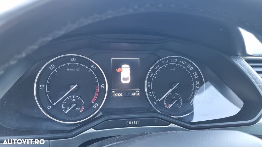 Skoda Superb 2.0 TDI DSG Ambition - 2