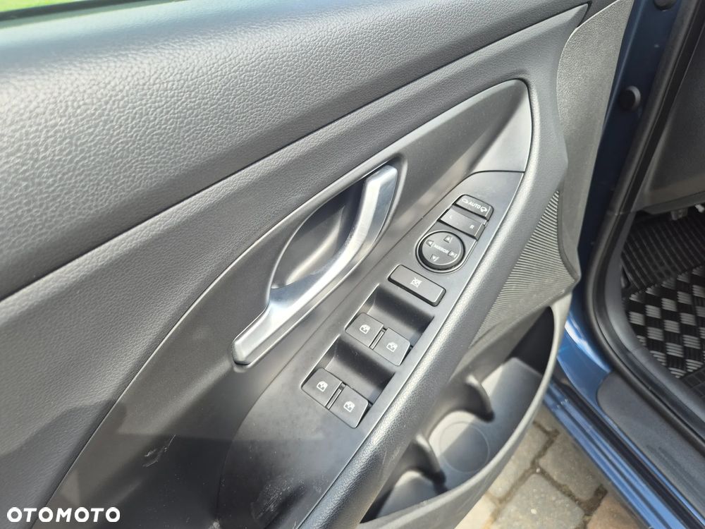 Hyundai i30 1.4 T-GDI Intro Edition - 11