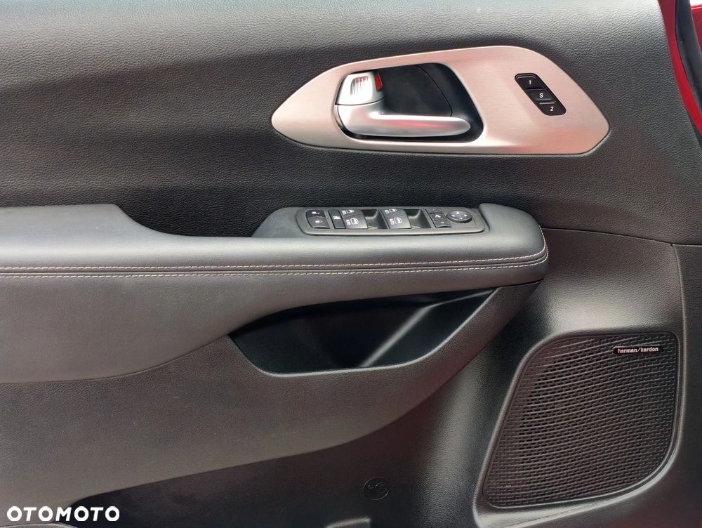 Chrysler Pacifica - 14