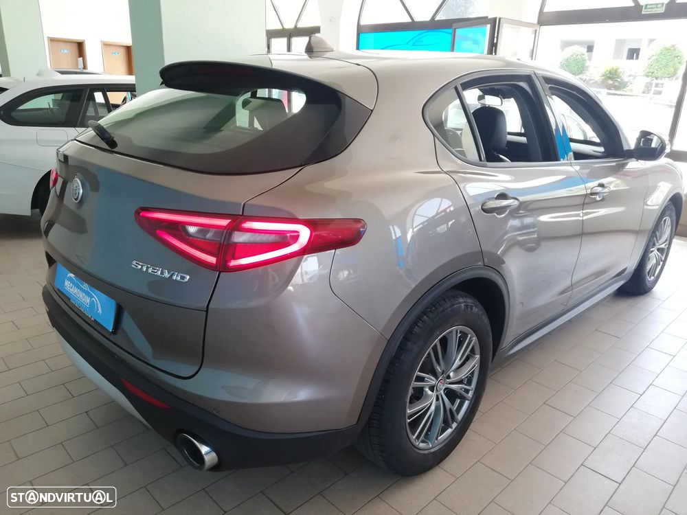 Alfa Romeo Stelvio 2.2 16V AT8 Executive - 6
