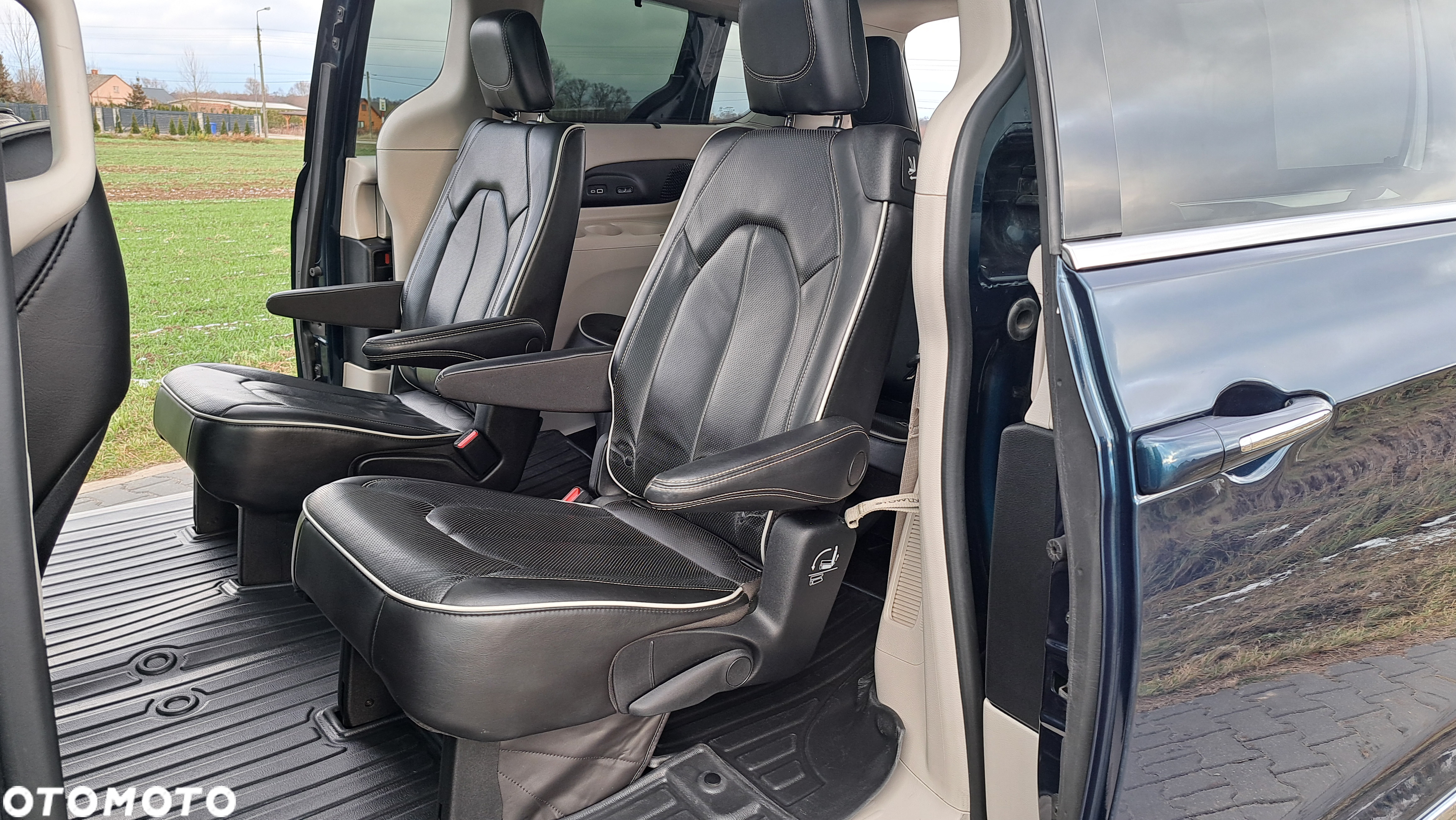 Chrysler Pacifica - 25