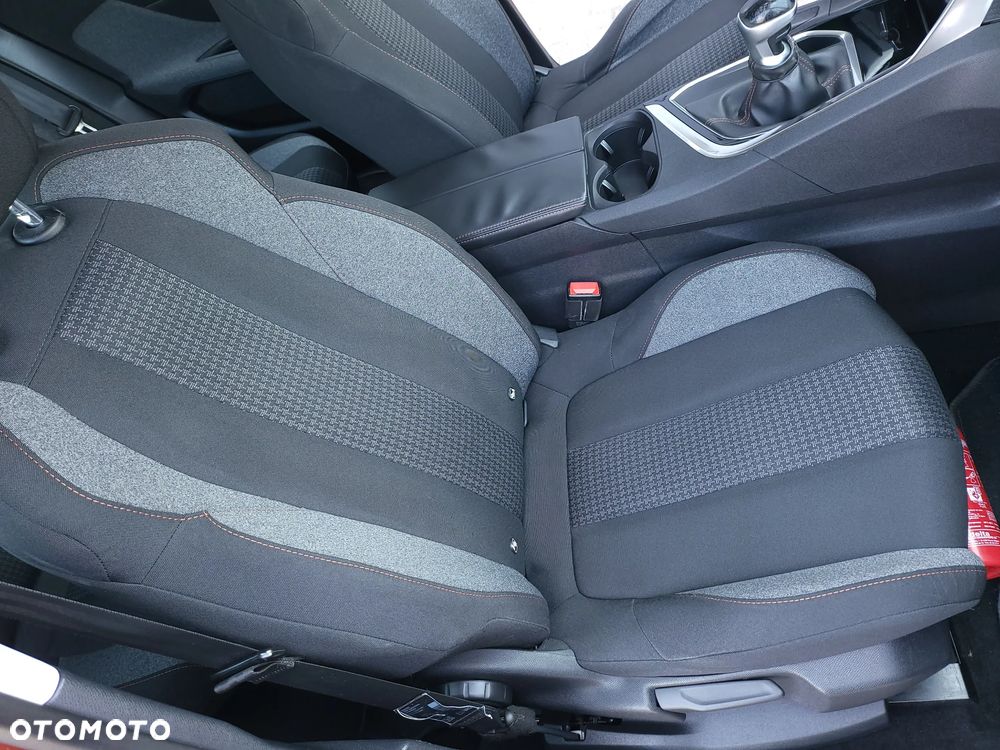 Peugeot 3008 1.2 PureTech Allure Pack S&S - 9