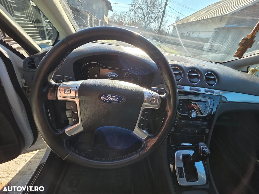 Ford S-Max - 11
