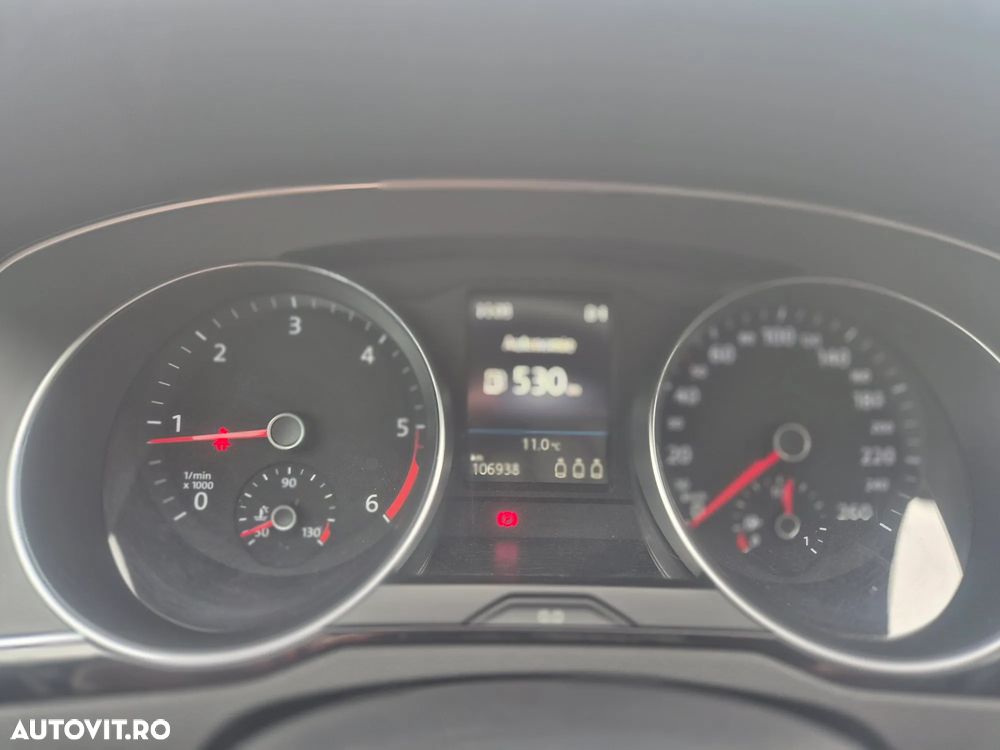 Volkswagen Passat 2.0 TDI DSG Comfortline - 11