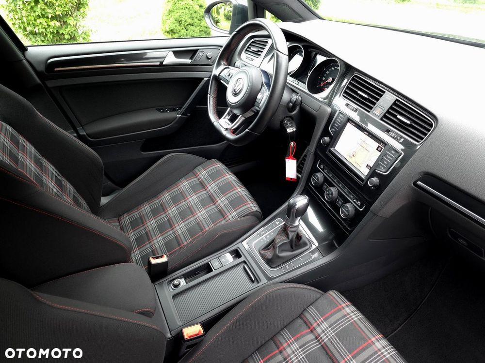 Volkswagen Golf - 13