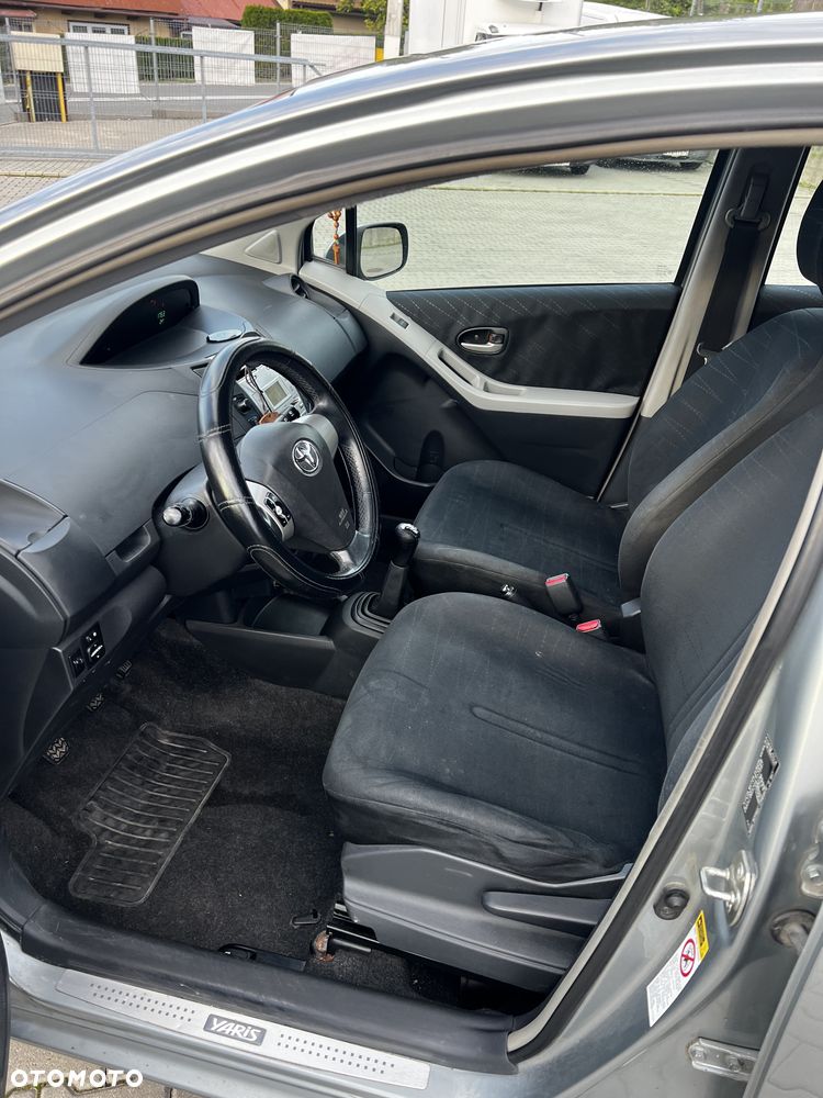 Toyota Yaris 1.3 Prestige - 11