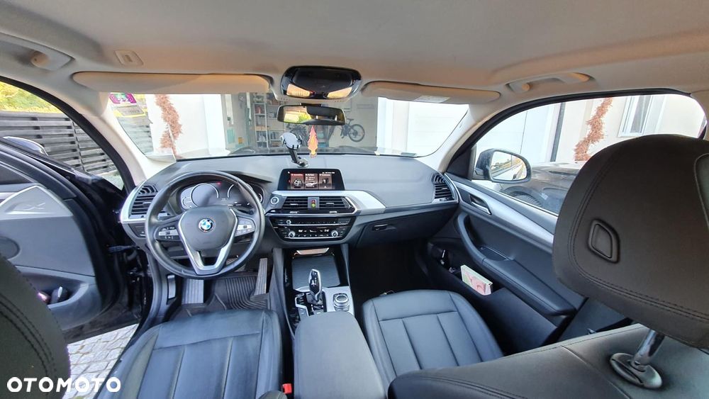 BMW X3 xDrive20d Advantage - 24