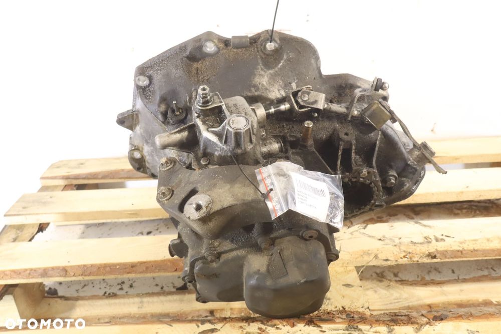 SKRZYNIA BIEGÓW 5 BIEGOWA OPEL CORSA D LIFT 1.4 55565177 - 2