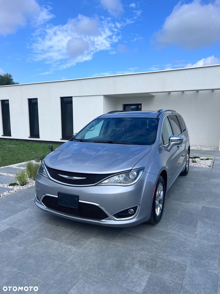 Chrysler Pacifica - 2