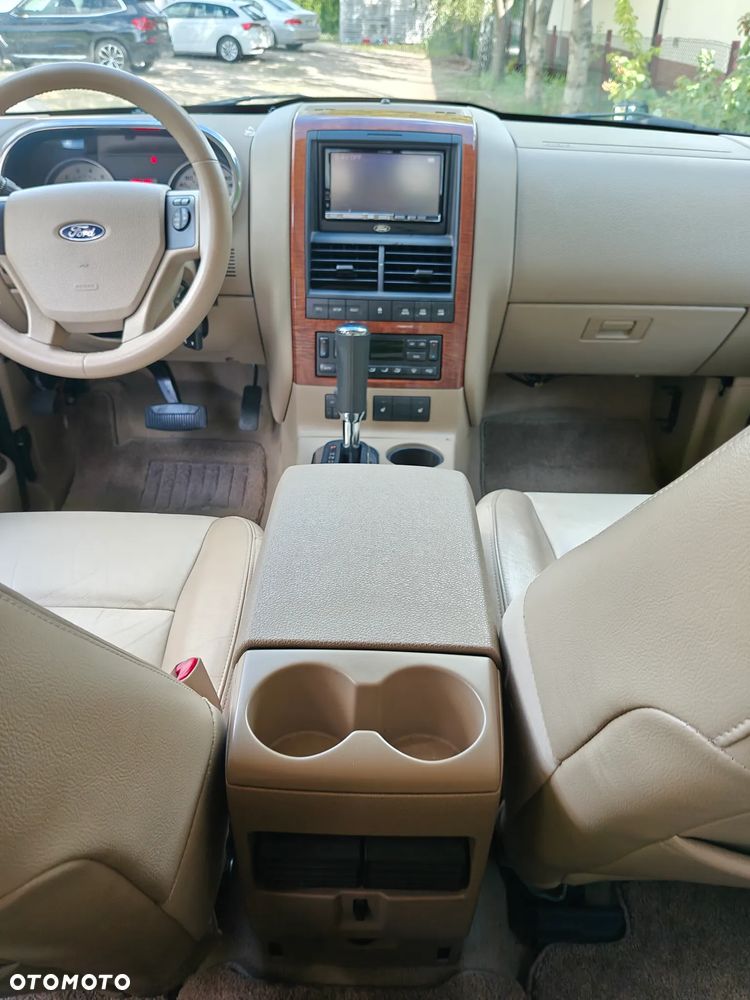 Ford Explorer 4.6 - 12