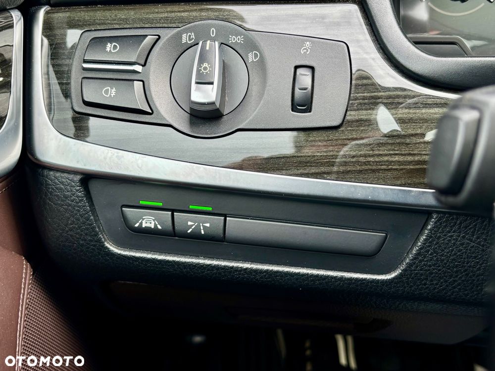 BMW Seria 5 525d Sport-Aut Luxury Line - 23