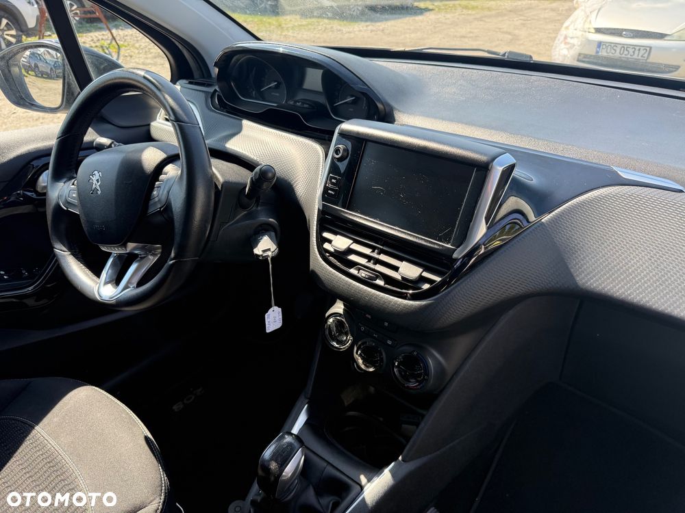 Peugeot 208 - 5