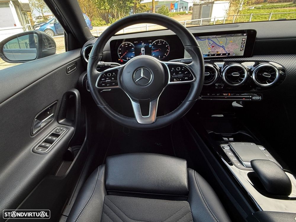 Mercedes-Benz A 180 7G-DCT Special Edition - 17