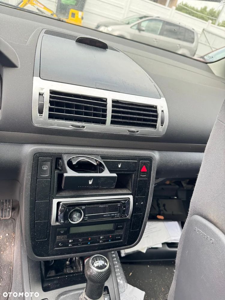 Volkswagen Sharan 2003 poj. 1.9 TDI kod silnika ASZ kod skrzyni FUKS kod lakieru ED5Q - 5