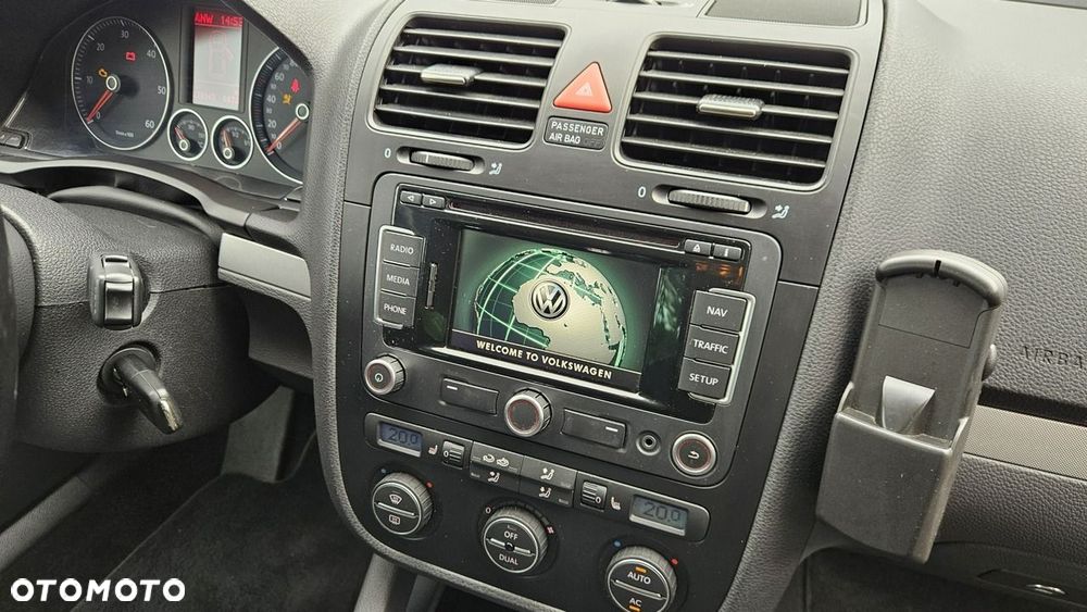Volkswagen Golf 2.0 TDI DPF Highline - 17