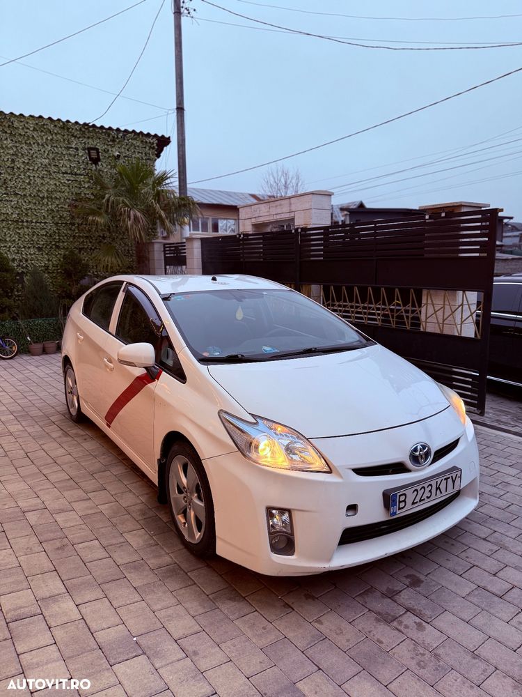 Toyota Prius (Hybrid) Sol Plus - 3