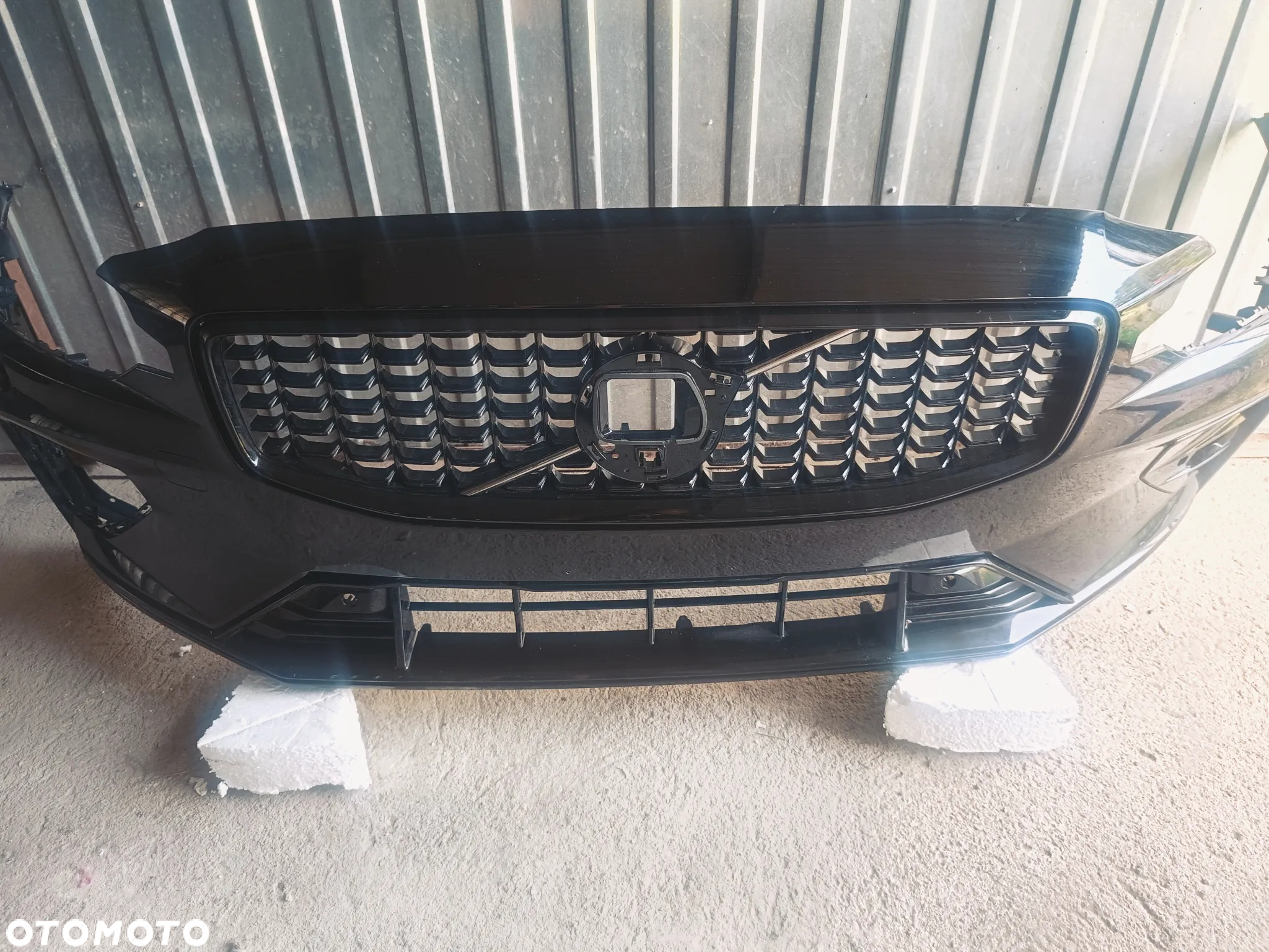 Oryginalny zderzak przód przedni do Volvo V60 II S60 III R-Desingn 31690530 18- - 3