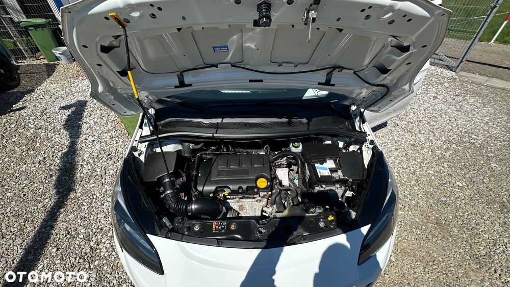 Opel Corsa 1.4 16V Cosmo - 12