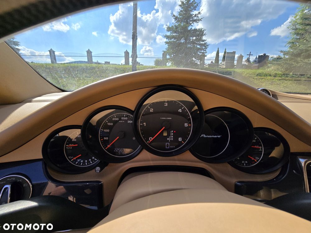 Porsche Panamera - 8