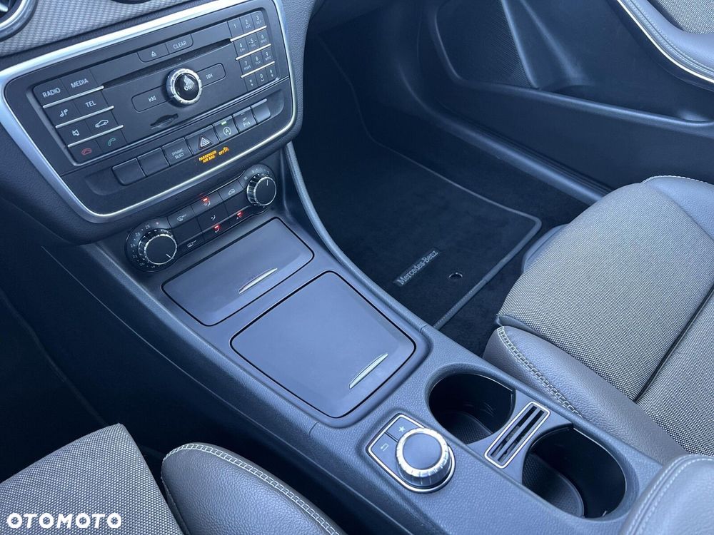 Mercedes-Benz GLA - 13