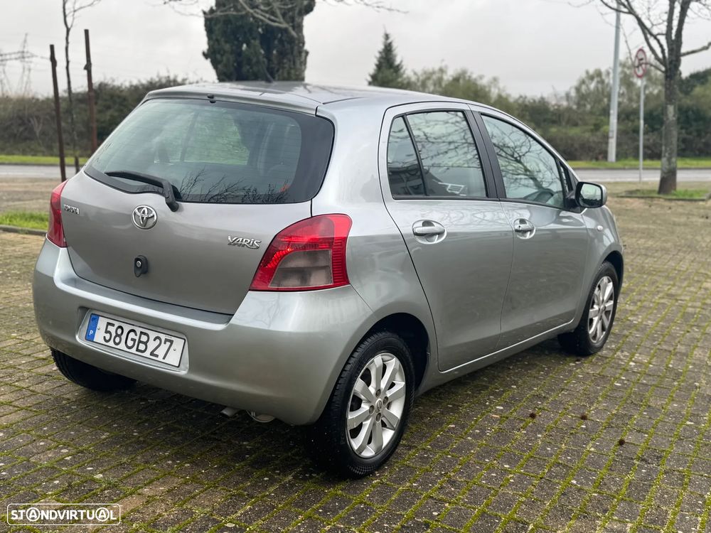 Toyota Yaris 1.0 VVT-i AC Manual+VSC - 3