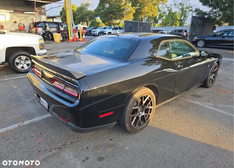 Dodge Challenger - 4