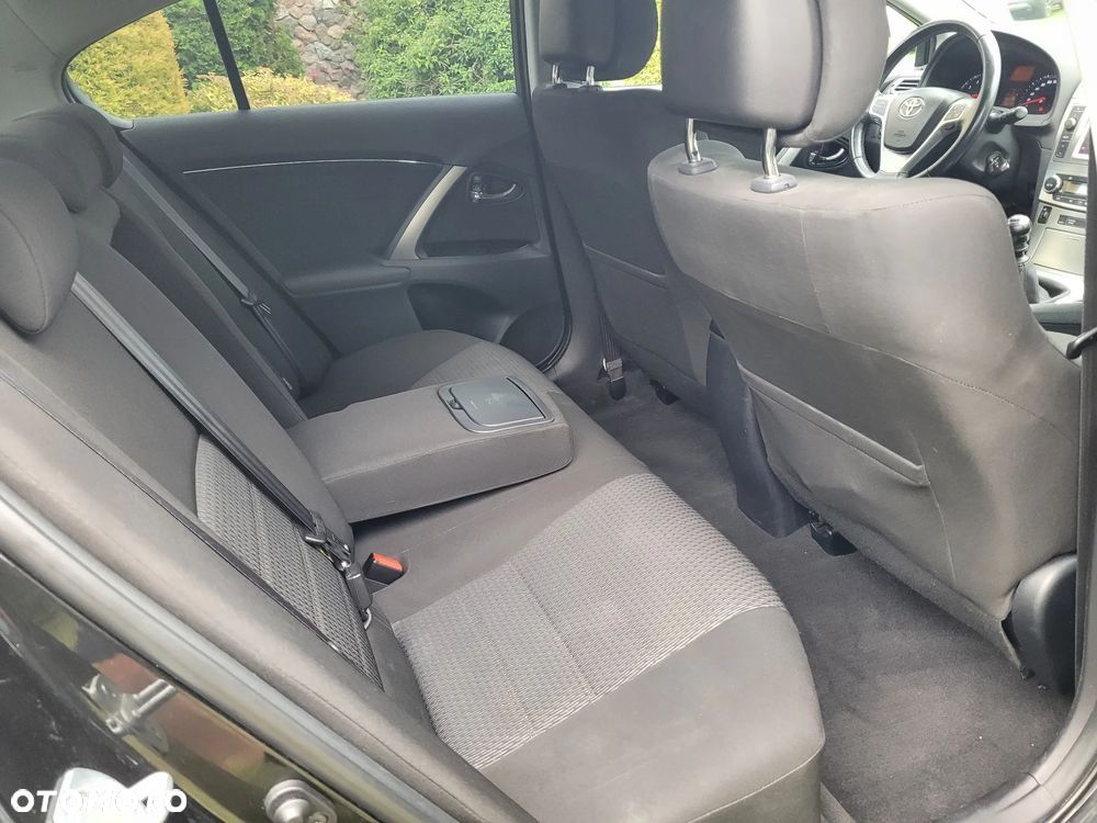 Toyota Avensis 1.6 Premium - 13