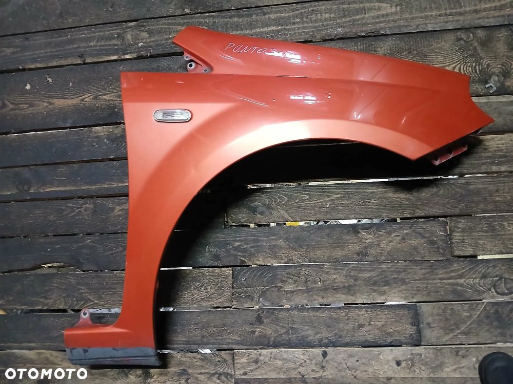 Fiat Grande Punto Błotnik prawy - 1