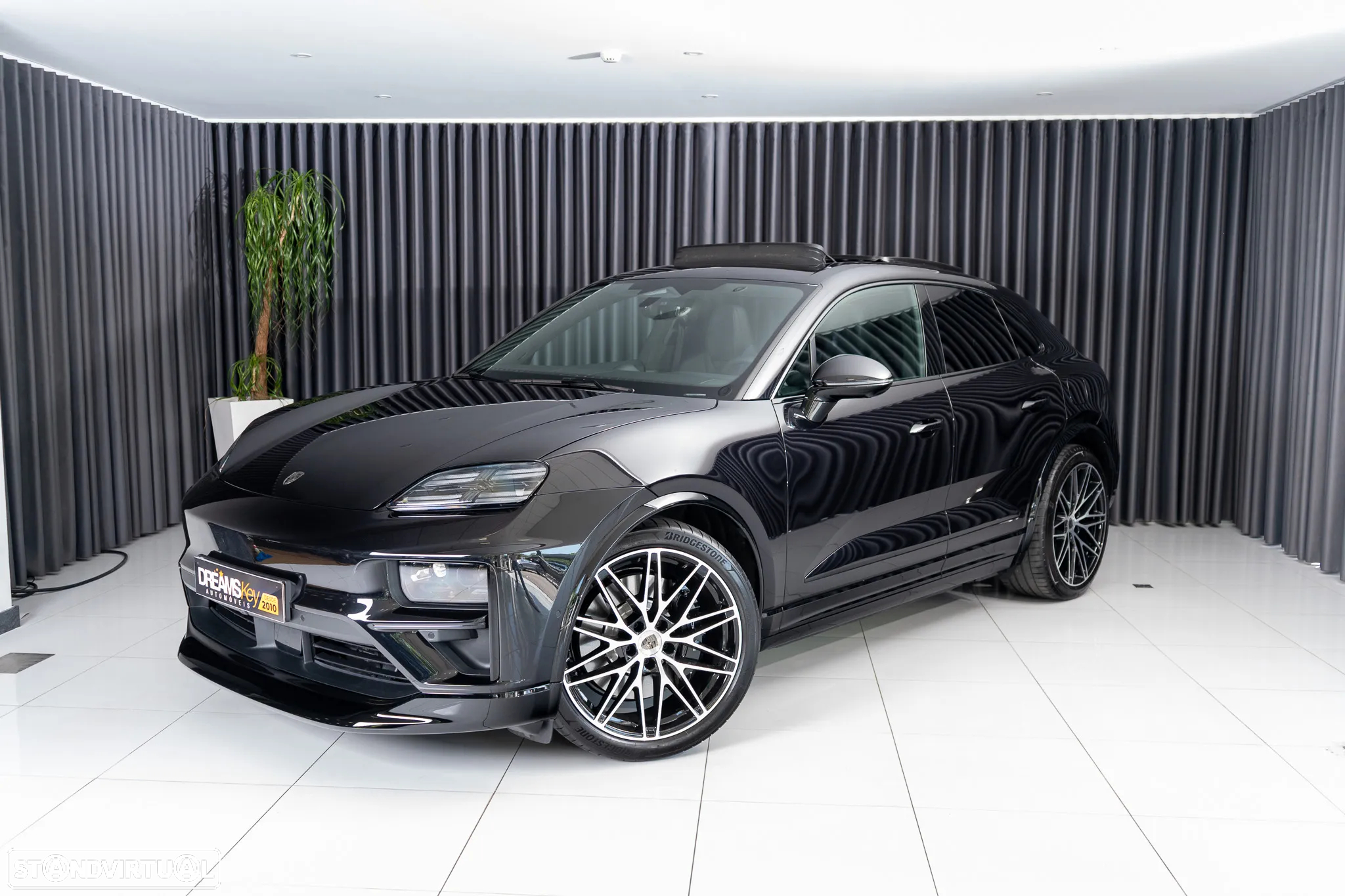 Porsche Macan Electric Turbo - 50