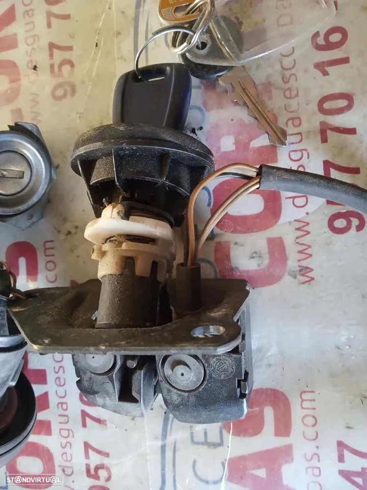 FECHADURA MALA / PORTA TRASEIRA FIAT PUNTO 2002 - - 4