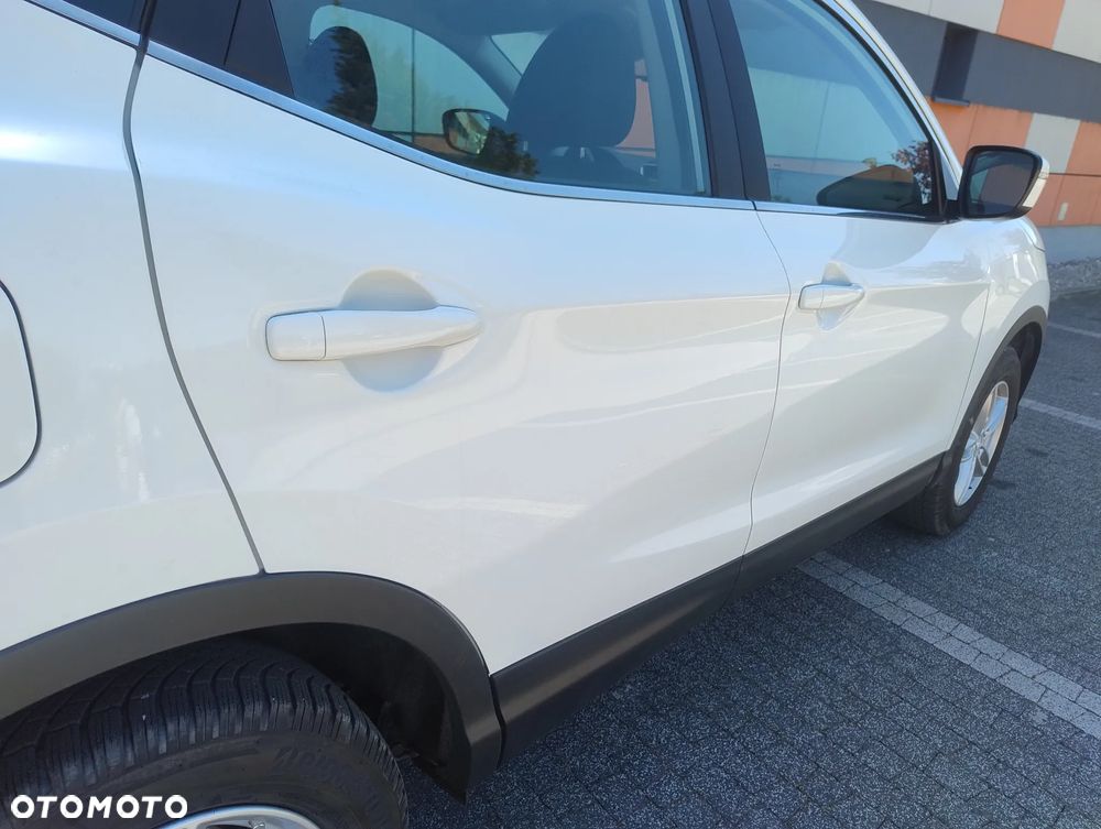 Nissan Qashqai 1.2 DIG-T Xtronic N-Vision - 27