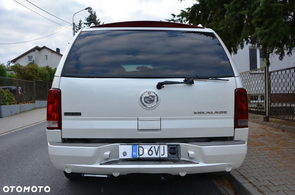 Cadillac Escalade - 5