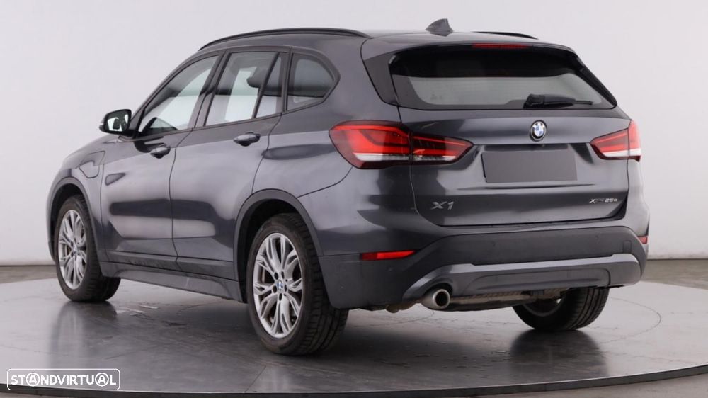 BMW X1 25 e xDrive — fotografia 4