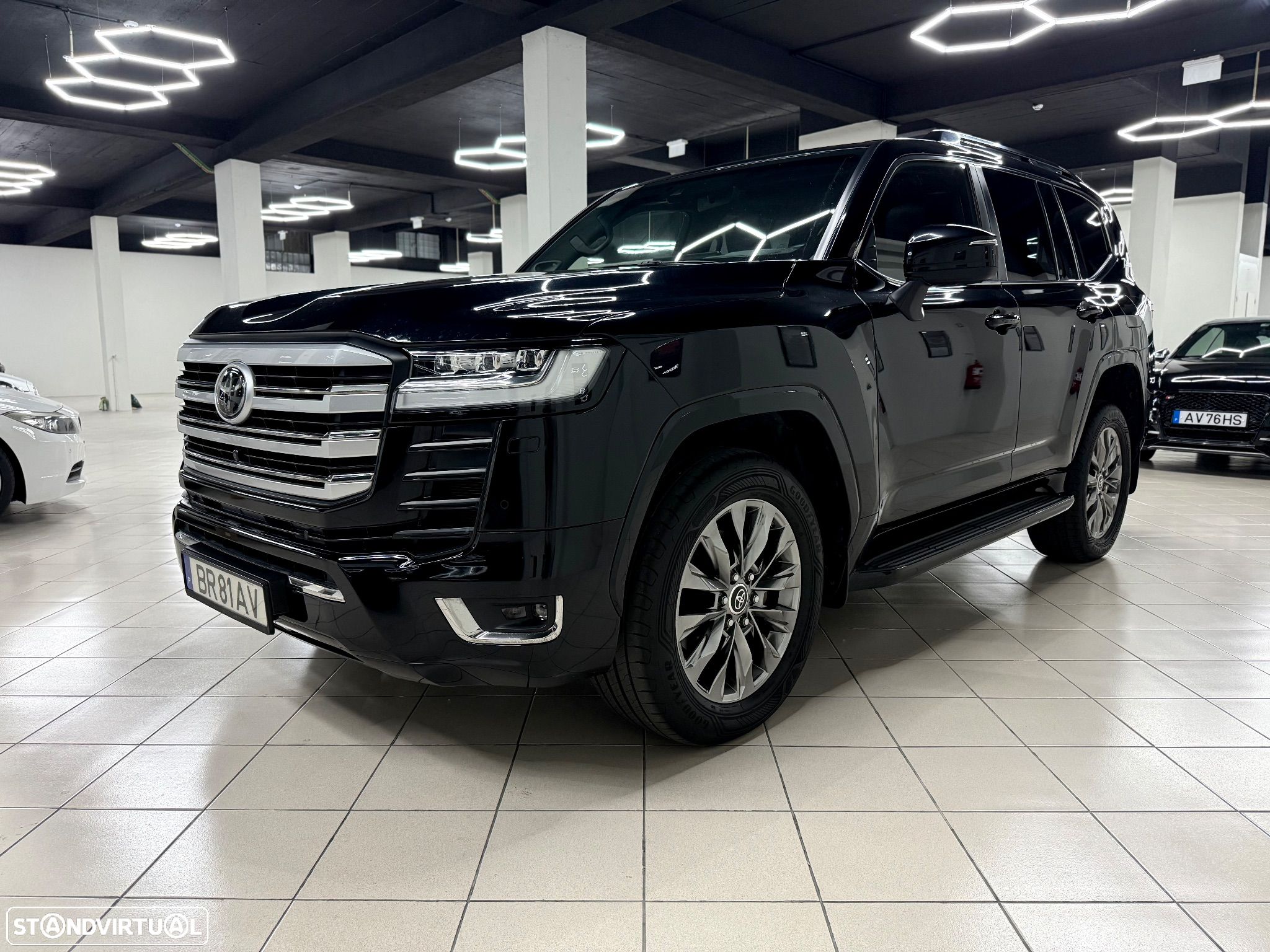 Toyota Land Cruiser - 1