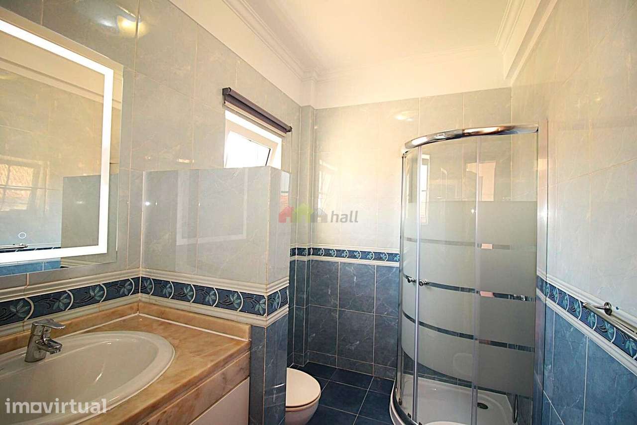 Moradia T4 com piscina e terreno de 900m2 - Quinta da Serralheira – Se - Grande imagem: 5/38