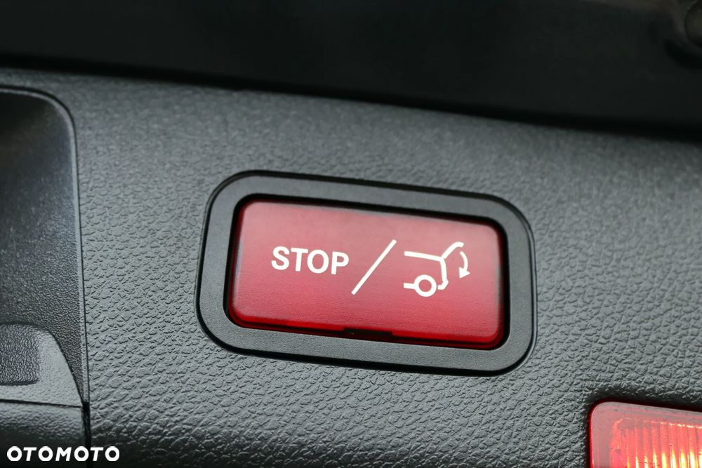 Mercedes-Benz Klasa C 180 BlueEFFICIENCY 7G-TRONIC Avantgarde - 36