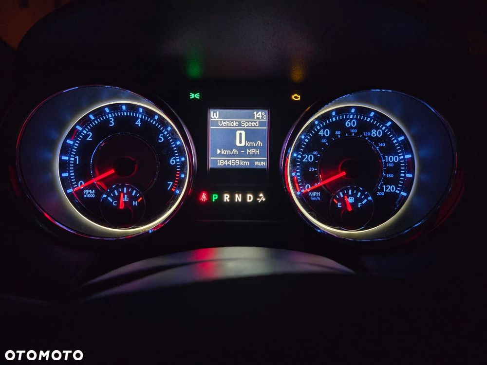 Chrysler Town & Country - 14