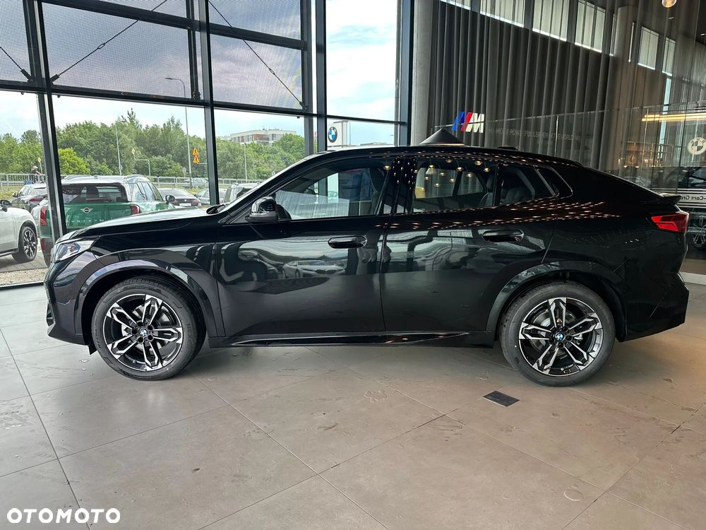 BMW iX2 eDrive20 66.5kWh M Sport Edition - 4