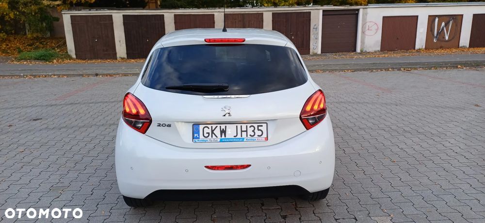 Peugeot 208 - 10