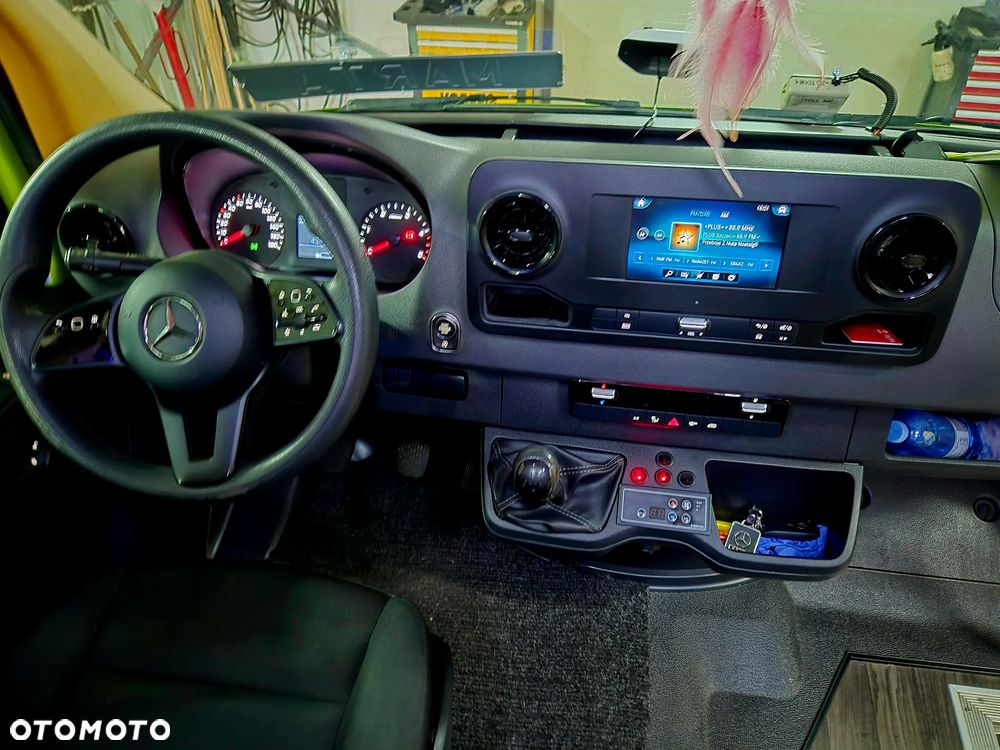 Mercedes-Benz Sprinter - 15