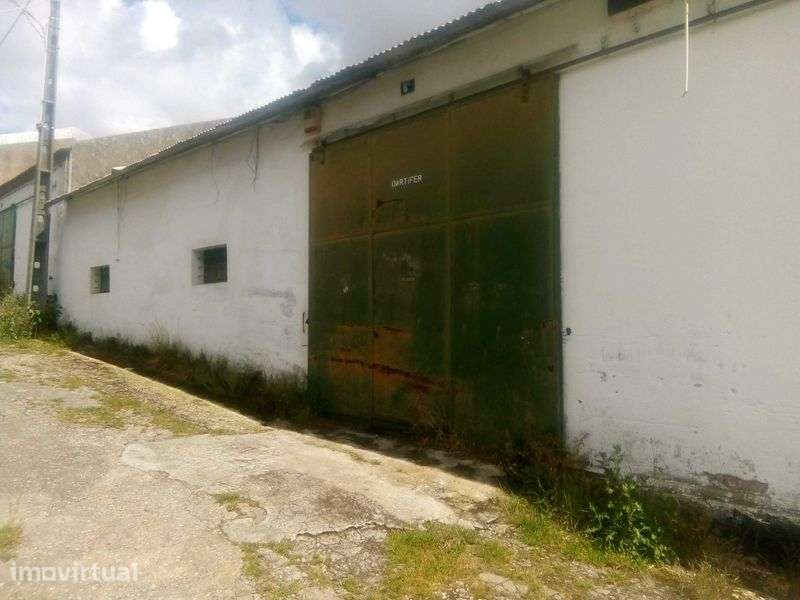 Alugo armazém em Lisboa