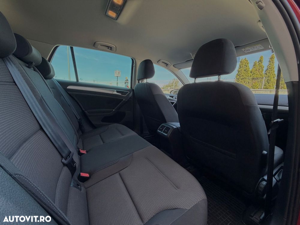 Volkswagen Golf - 10