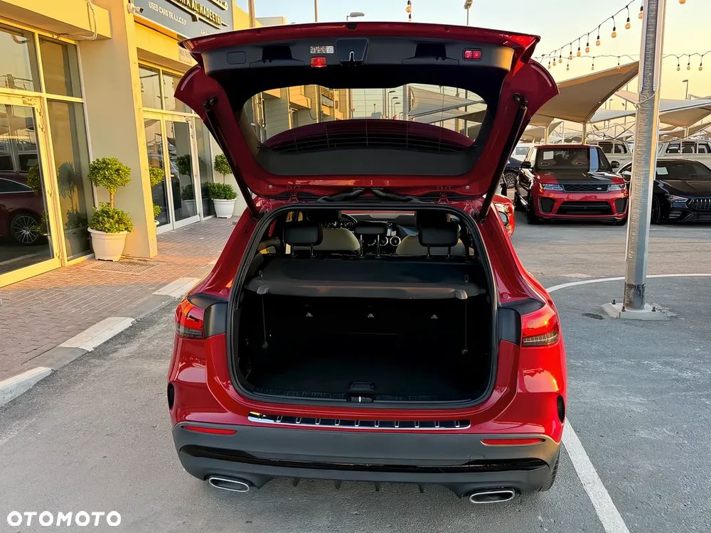Mercedes-Benz GLA 250 4-Matic AMG Line - 12