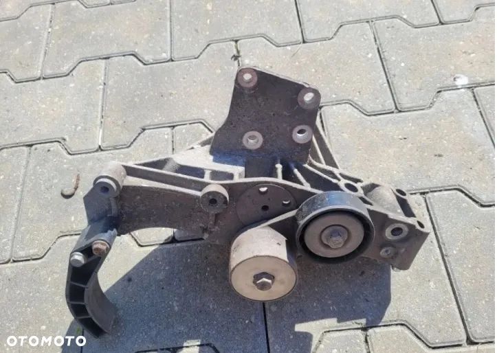 Łapa wspornik alternatora Fiat Stilo 1,2 16V 2003r - 1