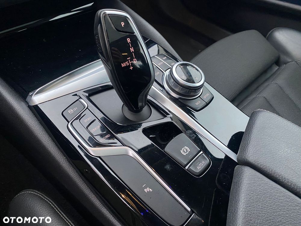 BMW Seria 5 530i xDrive Sport Line sport - 19