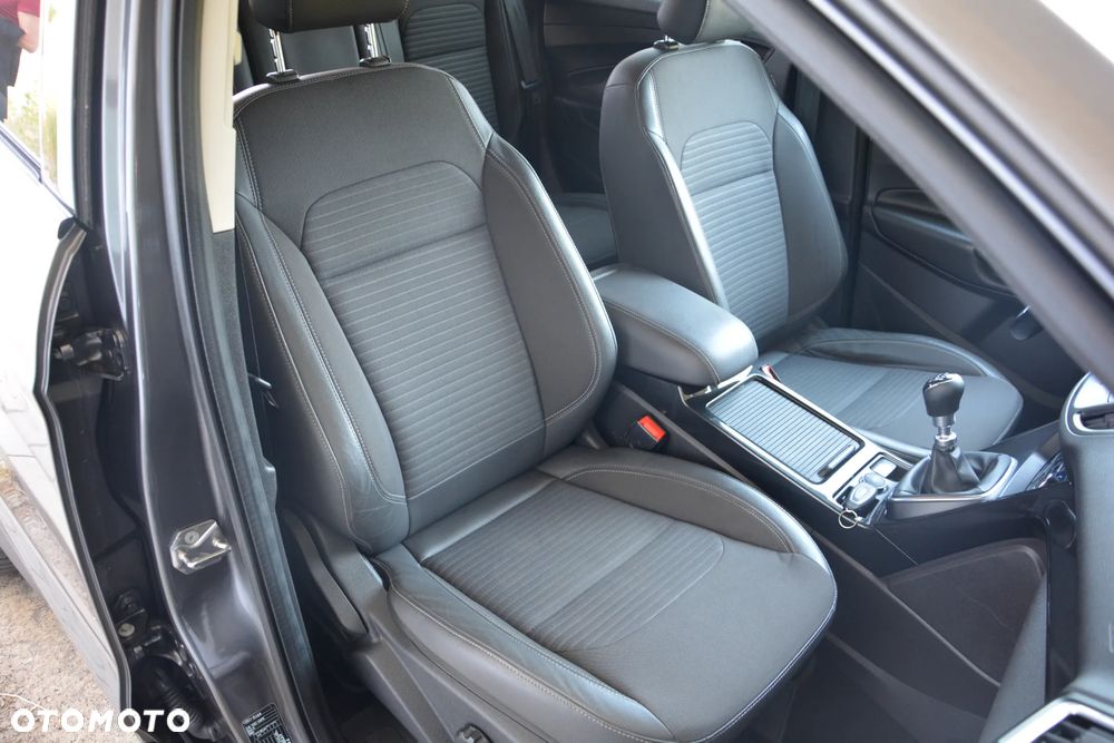 Ford Kuga 2.0 TDCi 2x4 Titanium - 19
