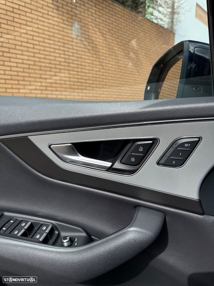 Audi Q7 3.0 TDI quattro S-line Tiptronic 7L - 7