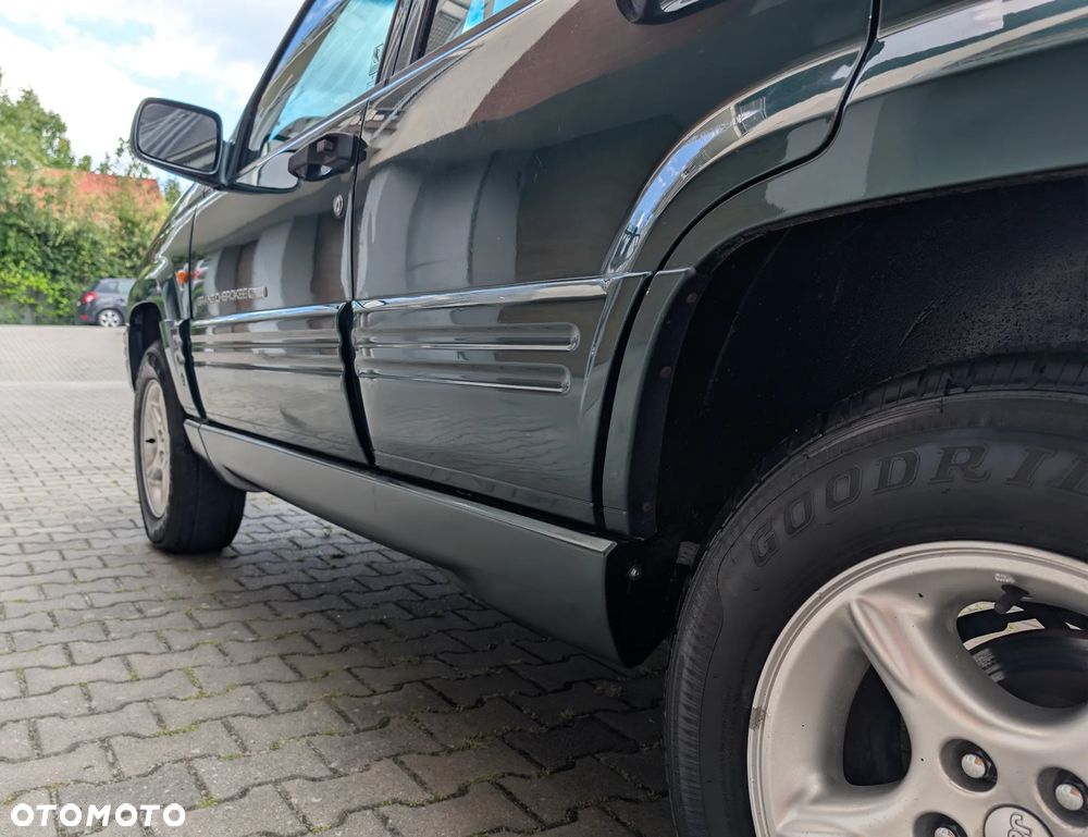 Jeep Grand Cherokee - 24