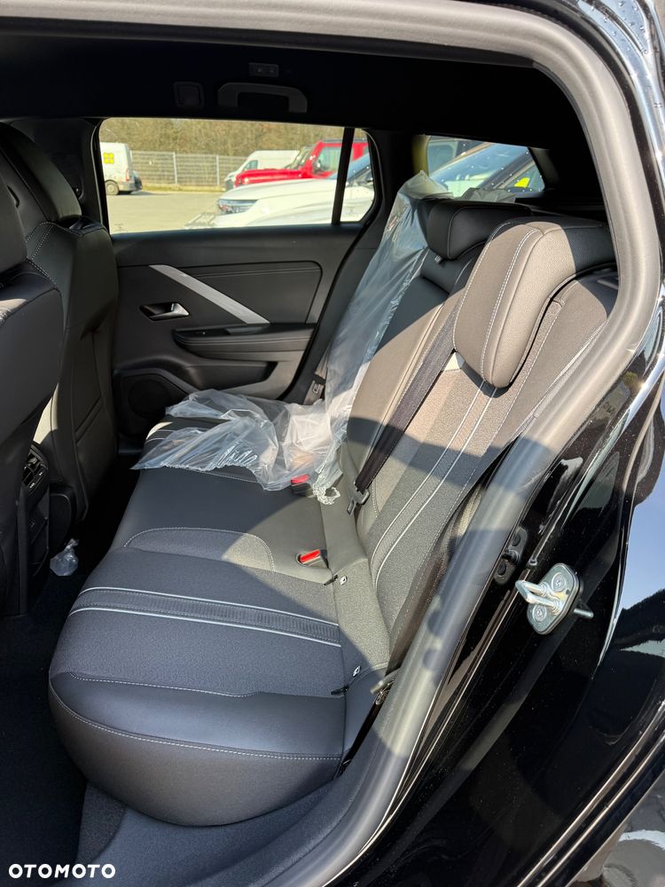 Opel Astra 1.2 T mHEV GS S&S eDTC - 11