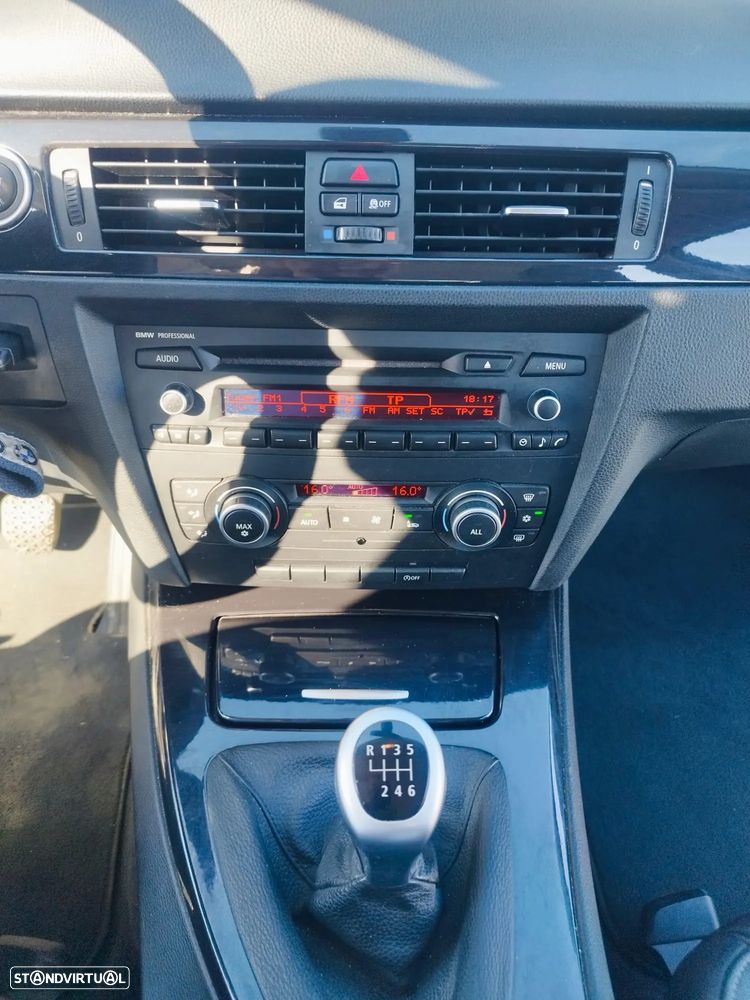 BMW 318 d xDrive Line Luxury - 27